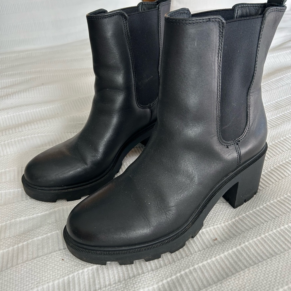 Lugged-sole Chelsea Boot size 9.5